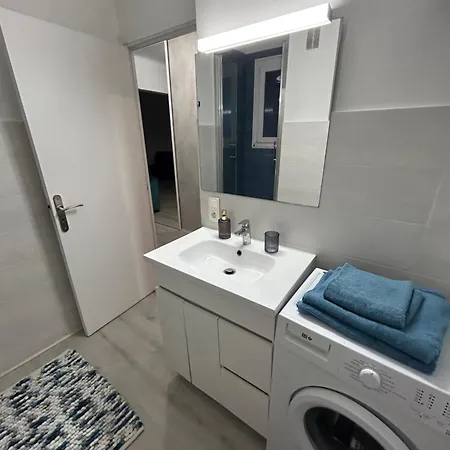 Daire Grand 4 Couchages Gare Routiere Et Train Station Plages Et Casino A Pied Nespresso Netflix Fast Wifi *