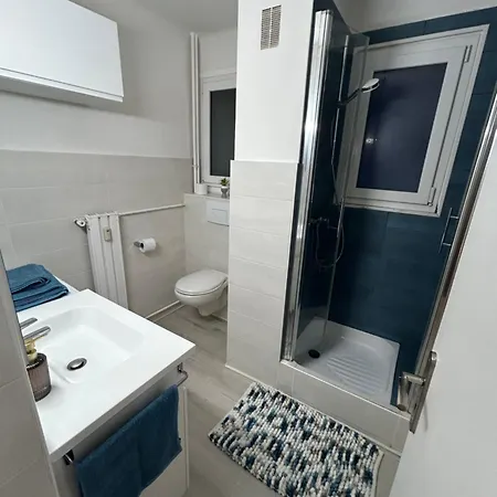 Grand 4 Couchages Gare Routiere Et Train Station Plages Et Casino A Pied Nespresso Netflix Fast Wifi Daire Menton