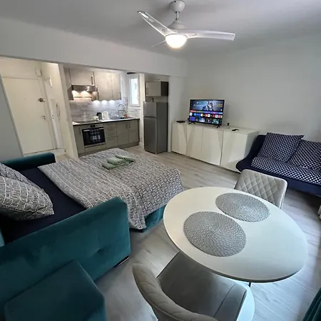 Grand 4 Couchages Gare Routiere Et Train Station Plages Et Casino A Pied Nespresso Netflix Fast Wifi 公寓 芒通